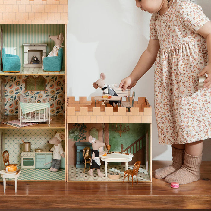 Castle Hall, Mouse